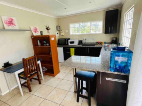 Homey Flatlet in beacon bay